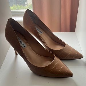 Steve Madden nude pumps size 7
